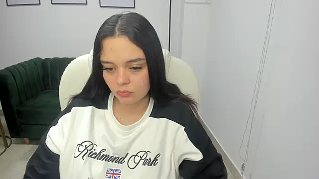 Bella-hadiid online show from 01.05.25