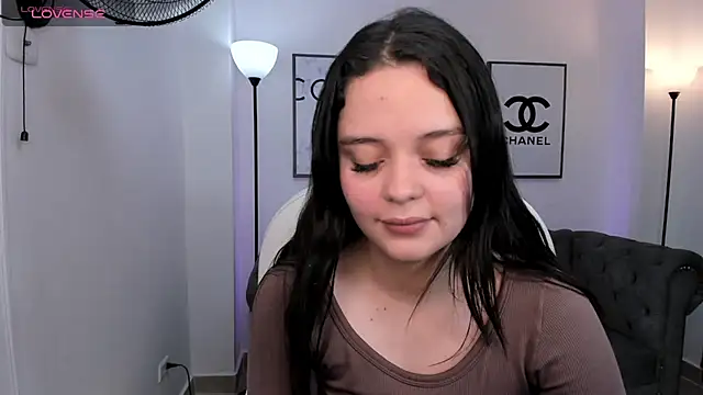 Bella-hadiid online show from 01.08.25
