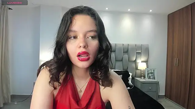 Bella-hadiid online show from 02.07.25