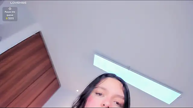 Bella-hadiid online show from 02.08.25