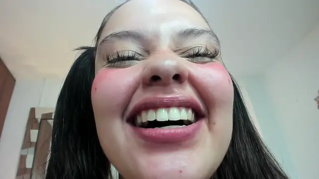 Bella-hadiid online show from 03.08.25