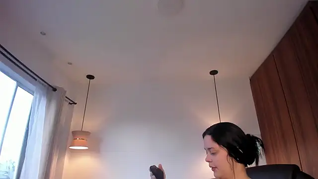 Bella-hadiid online show from 09.09.25