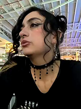 Lila Desiree online show from 12.12.24