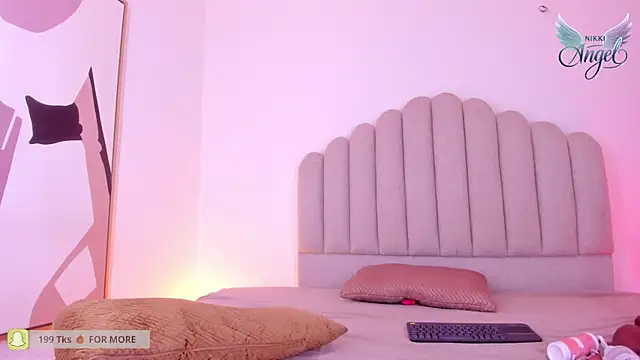 Snapshot of Nikki_Angel_ chatting on 09.26.25 Nikki Angel online show from 09.26.25