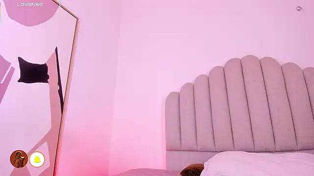 Nikki Angel  online show from 02.14.26