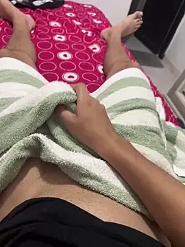 Snapshot of Erick-90 chatting on 10.10.25 Erick-90 online show from 10.10.25