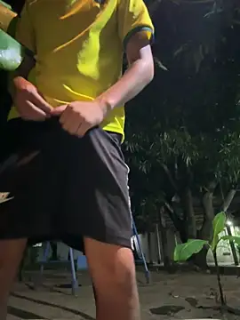 Snapshot of Erick-90 chatting on 10.11.25 Erick-90 online show from 10.11.25