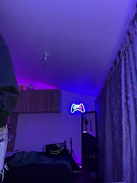 Snapshot of sue___0 chatting on 03.18.25 sue 0 online show from 03.18.25