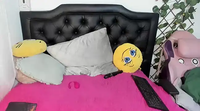 sensual-laura online show from 02.15.25