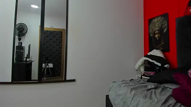 YayaHilton online show from 12.30.24
