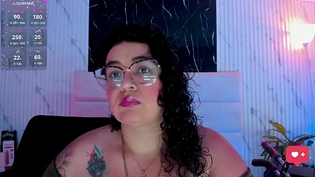 Reginavegaa online show from 11.15.25