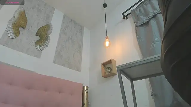 Snapshot of zhamira_21 chatting on 10.18.25 zhamira 21 online show from 10.18.25