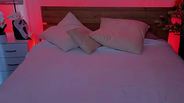 Dark Lola  online show from 10.19.25