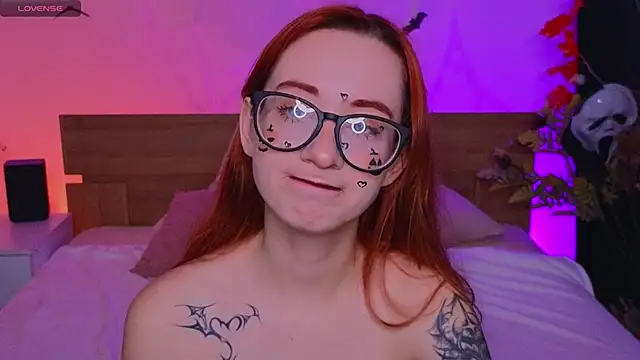 Dark Lola  online show from 10.19.25