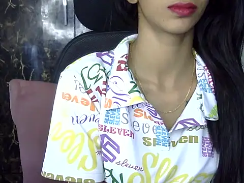 MAAYRA 09 online show from 01.30.25