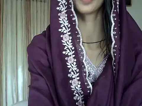 MAAYRA 09 online show from 09.27.25