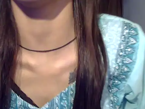 MAAYRA 09 online show from 01.11.26