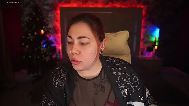 Snapshot of Kittywakee chatting on 12.18.24 Kittywakee online show from 12.18.24