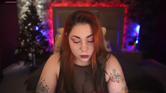 Snapshot of Kittywakee chatting on 12.18.24 Kittywakee online show from 12.18.24