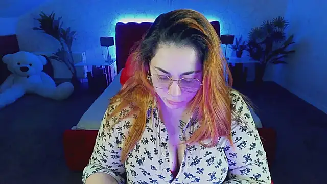 Snapshot of Kittywakee chatting on 03.08.25 Kittywakee online show from 03.08.25