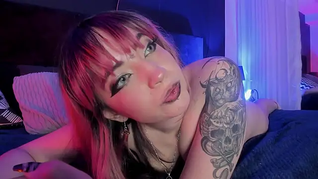 Snapshot of Aylen_darkmoor chatting on 02.28.25 Aylen darkmoor online show from 02.28.25