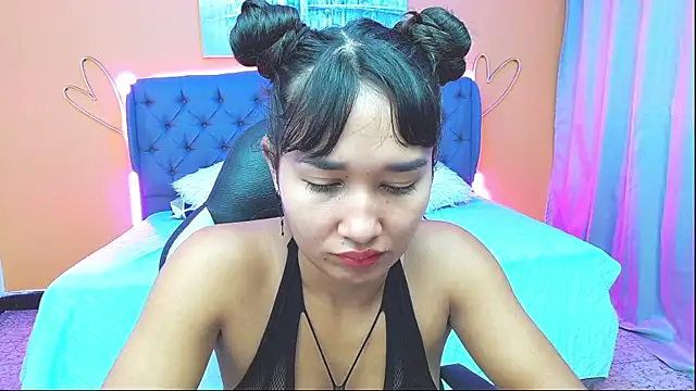 Snapshot of aliceroma chatting on 03.21.25 aliceroma online show from 03.21.25