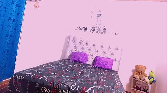 Snapshot of aliceroma chatting on 10.02.25 aliceroma online show from 10.02.25