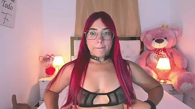 Snapshot of SofiaBosch chatting on 09.22.25 SofiaBosch online show from 09.22.25