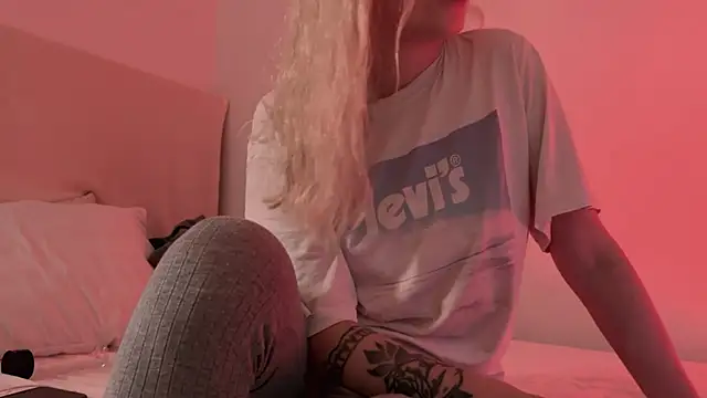 Snapshot of h2h0e chatting on 12.05.24 h2h0e online show from 12.05.24