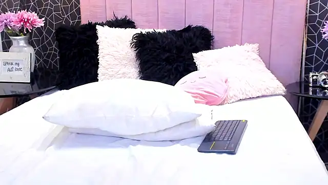 Violet Grace online show from 01.14.25