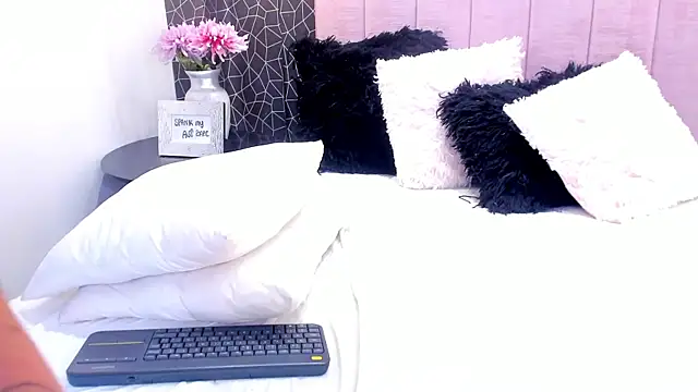 Violet Grace online show from 01.16.25