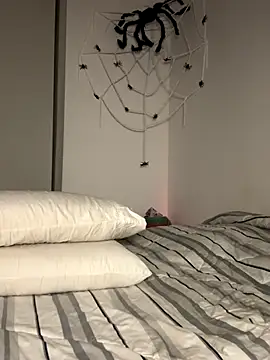 AgnesCampp online show from 10.21.25