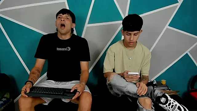 migueyalejo teens online show from 09.26.25