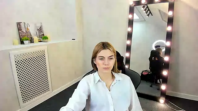 Snapshot of Cherry_Price chatting on 12.18.24 Cherry Price online show from 12.18.24