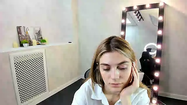 Snapshot of Cherry_Price chatting on 12.18.24 Cherry Price online show from 12.18.24