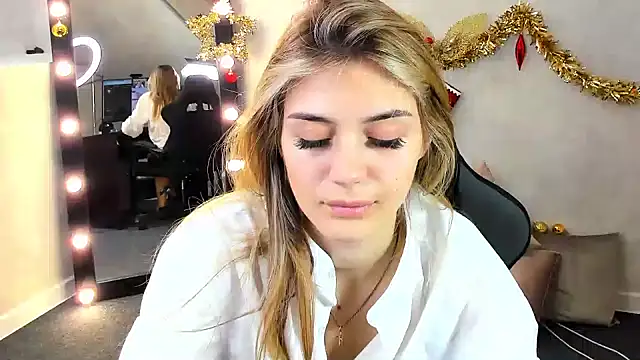 Snapshot of Cherry_Price chatting on 01.08.25 Cherry Price online show from 01.08.25