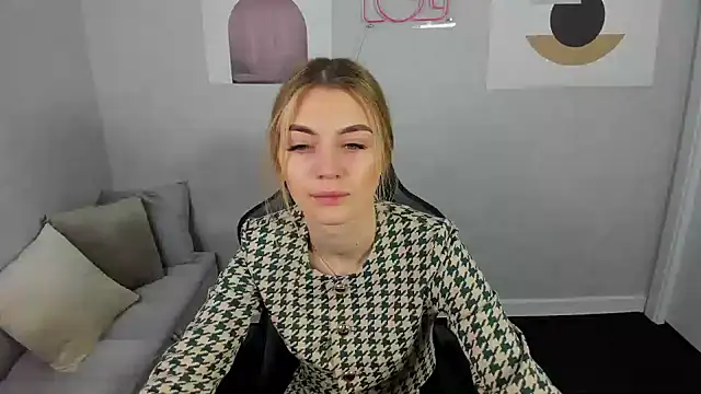 Snapshot of Cherry_Price chatting on 01.13.25 Cherry Price online show from 01.13.25