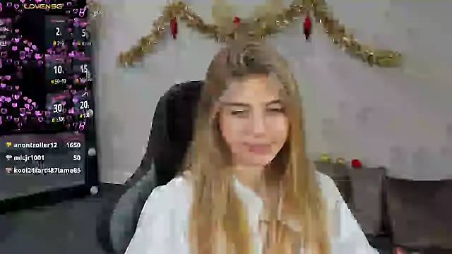 Snapshot of Cherry_Price chatting on 01.22.25 Cherry Price online show from 01.22.25