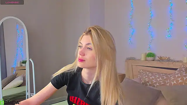 Snapshot of Cherry_Price chatting on 05.17.26 Cherry Price online show from 05.17.26