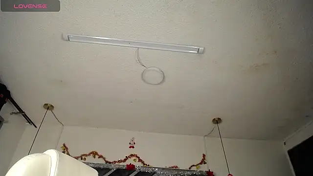 Snapshot of MIA_YOURHOTTIE chatting on 12.25.24 MIA YOURHOTTIE online show from 12.25.24