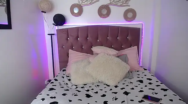 Snapshot of MIA_YOURHOTTIE chatting on 02.28.25 MIA YOURHOTTIE online show from 02.28.25