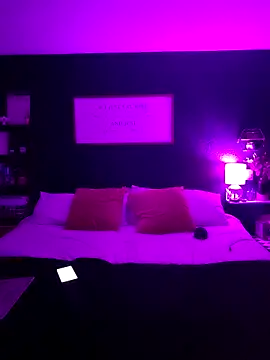 Snapshot of _CumSeeV_ chatting on 10.18.25  CumSeeV  online show from 10.18.25