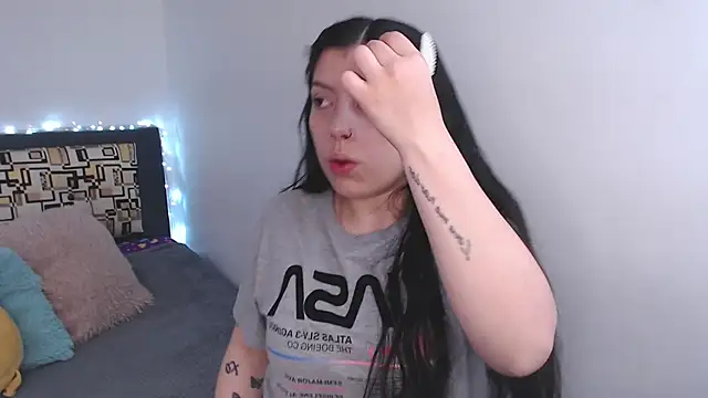 Snapshot of iam_emy chatting on 10.25.25 iam emy online show from 10.25.25