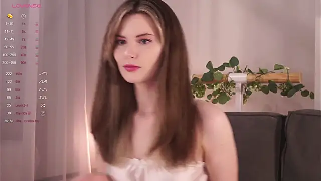 Snapshot of LoraDevon chatting on 09.25.25 LoraDevon online show from 09.25.25