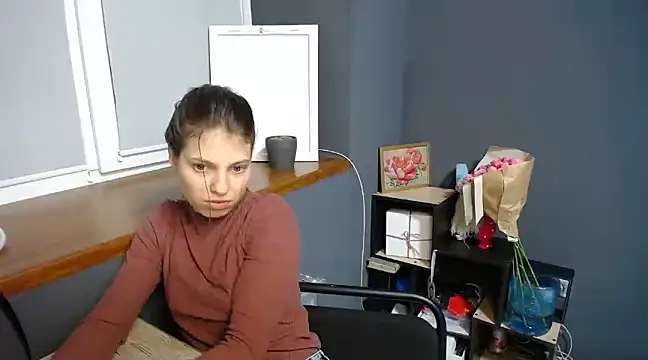 Snapshot of felicity_gold chatting on 02.05.25 felicity gold online show from 02.05.25