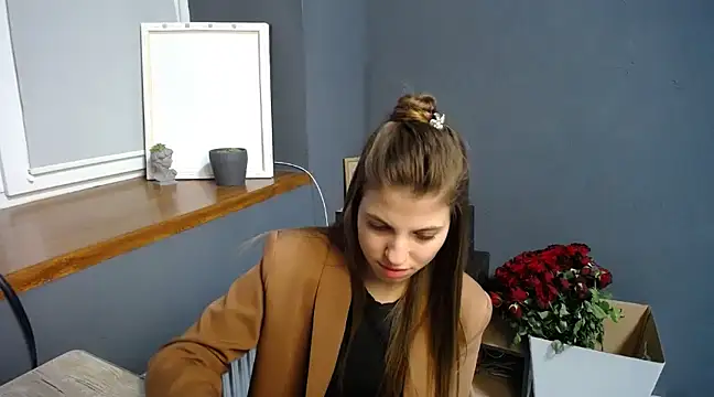 Snapshot of felicity_gold chatting on 02.24.25 felicity gold online show from 02.24.25