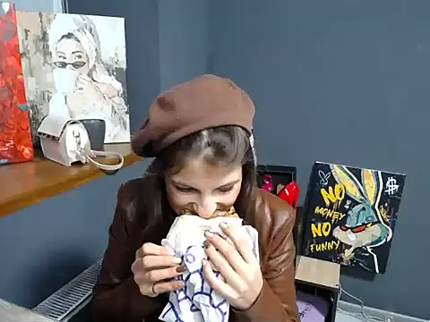 Snapshot of felicity_gold chatting on 10.03.25 felicity gold online show from 10.03.25