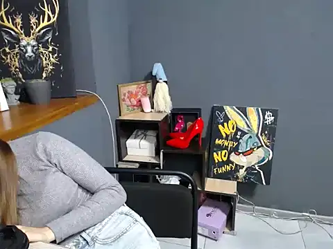 Snapshot of felicity_gold chatting on 10.13.25 felicity gold online show from 10.13.25