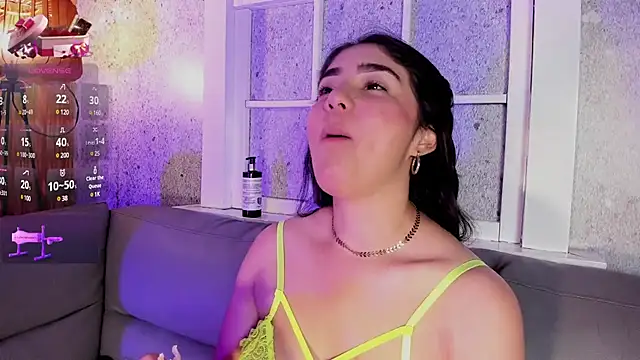 Belliinda 21 online show from 02.25.25