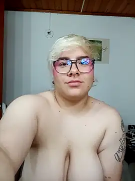 Snapshot of amalia_love chatting on 10.04.25 amalia love online show from 10.04.25